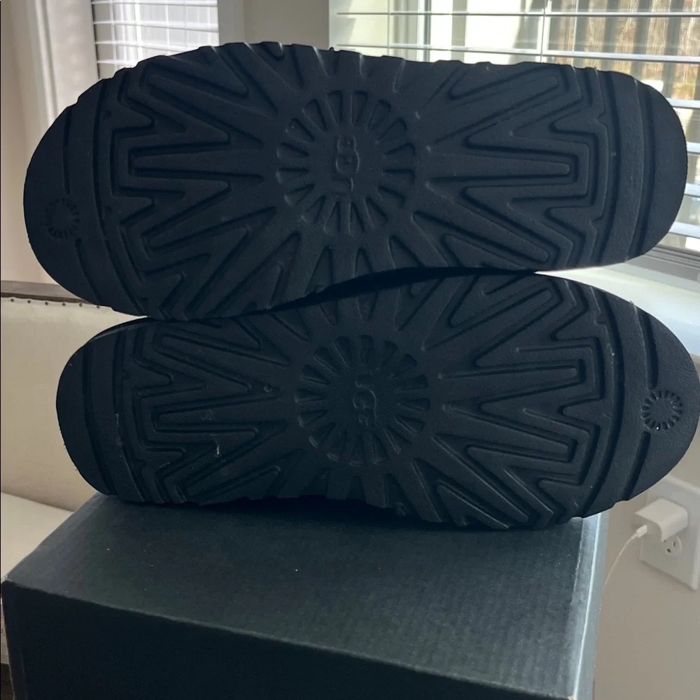 UGG Neumel Boots - Picture 9 of 9